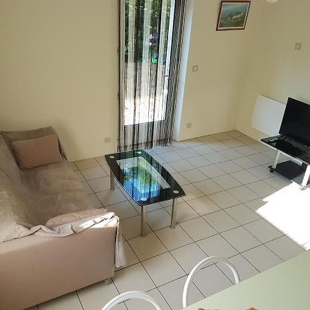 Appartamento F2 En Rez De Jardin A Crest Esterno foto