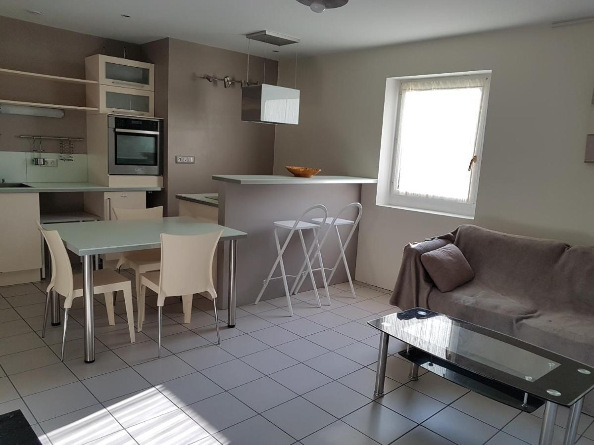 Appartamento F2 En Rez De Jardin A Crest Esterno foto
